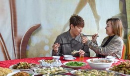 娱乐吃瓜酱外公去旅游,探寻异国风情