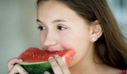 娱乐吃瓜酱头发少吃什么,头发少吃什么，美丽从“头”开始